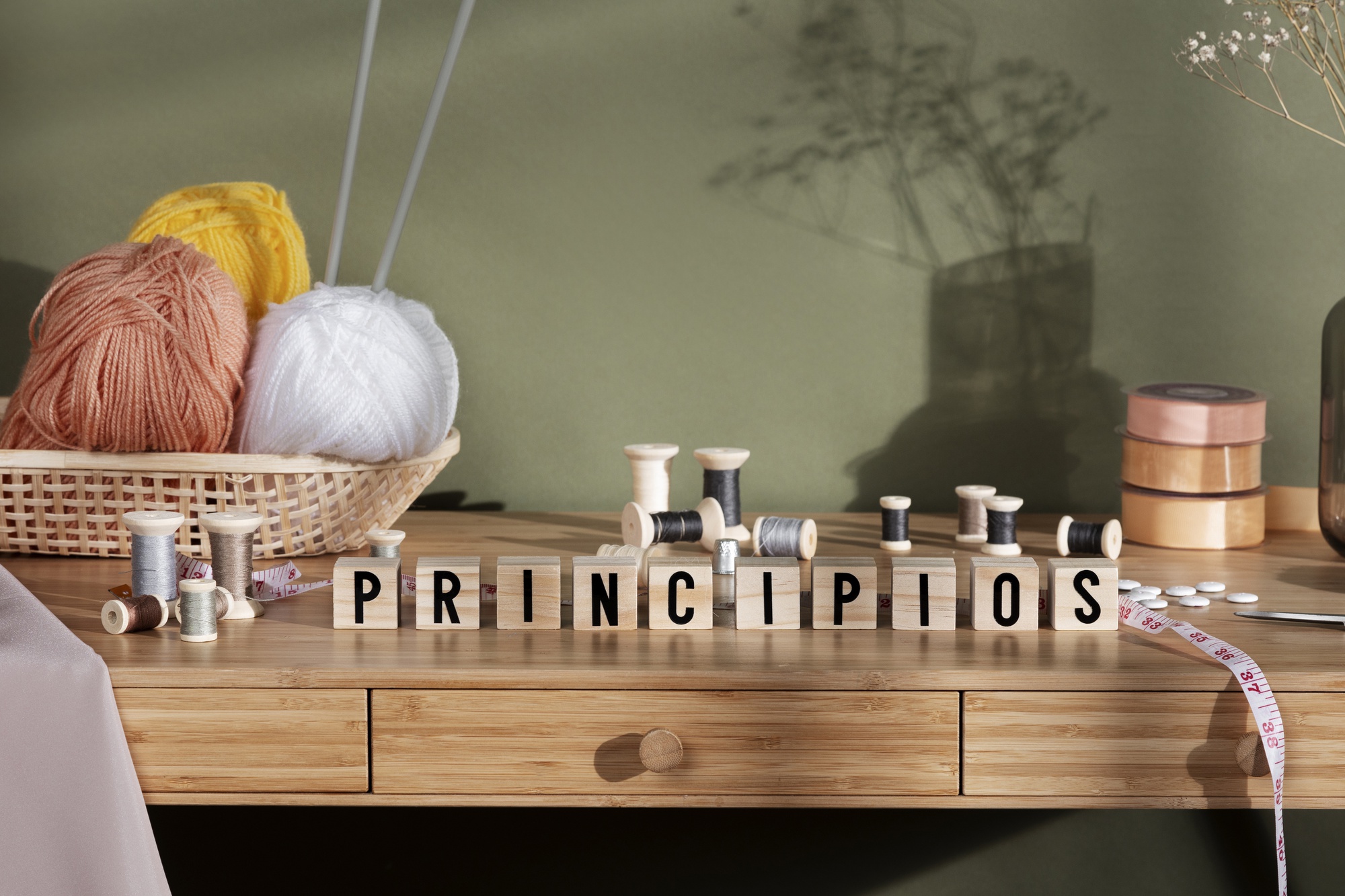 Workshop table with threads and hoops